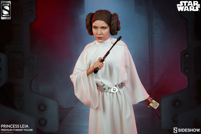 Leia keeps an eye out for any sneaky Imperials chasing her.